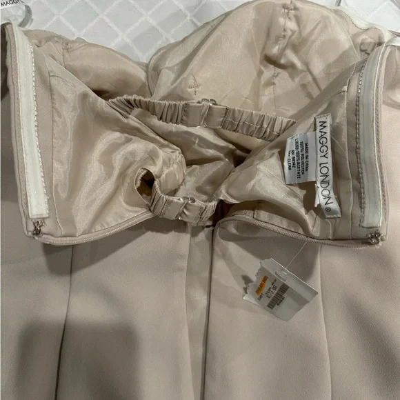 Maggie London Strapless Dress NWT Size 8 - Picture 6 of 11